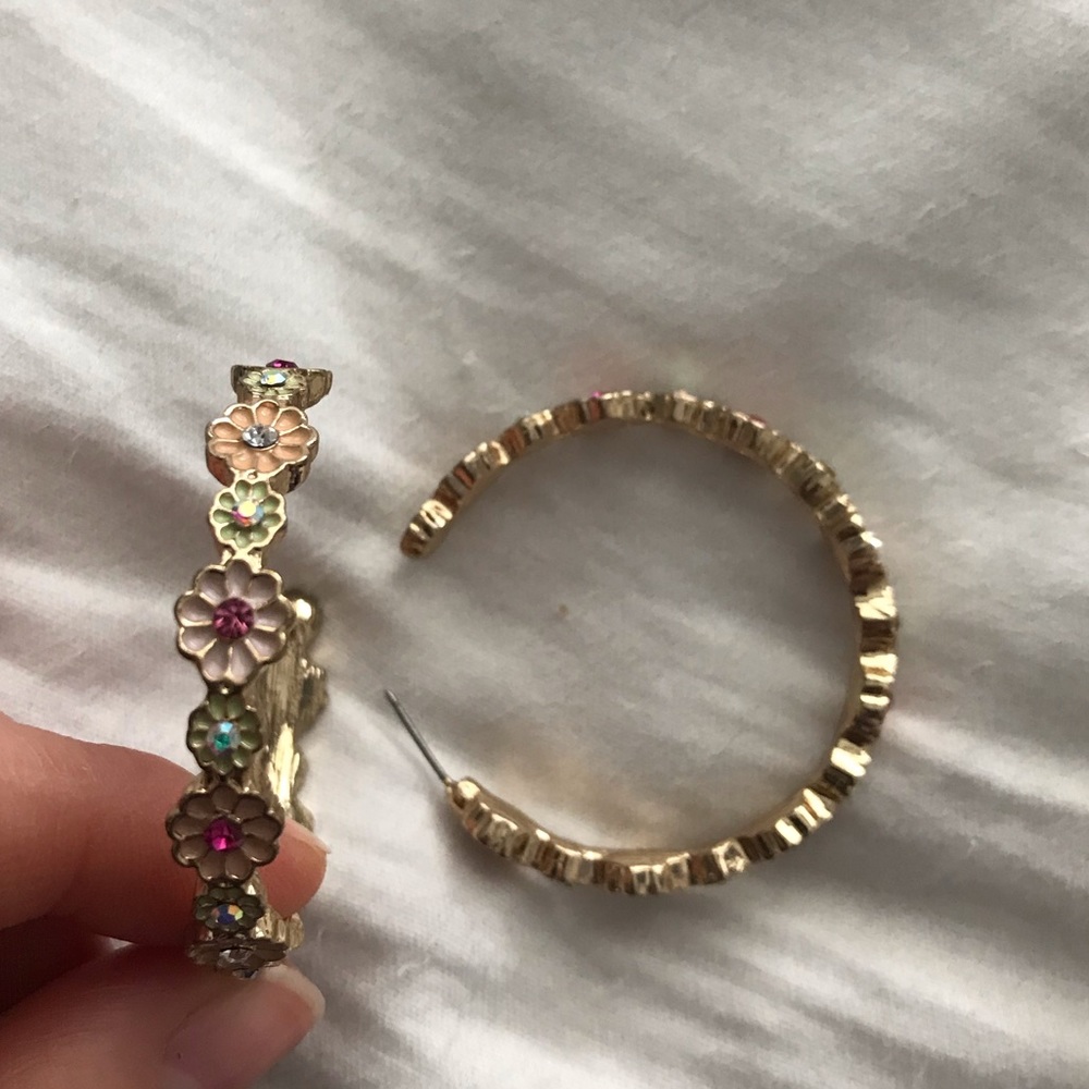 Chunky floral/gold hoops